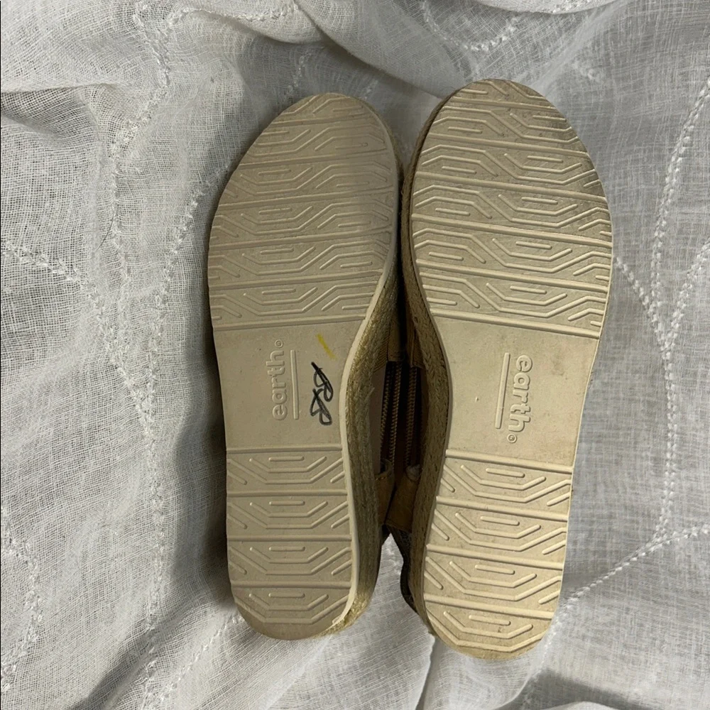 NWOT Earth leather wedge sling back wedge shoes espadrille